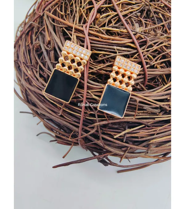 Gold_American_Diamond_Alloy_Trendy_Earring_For_Women