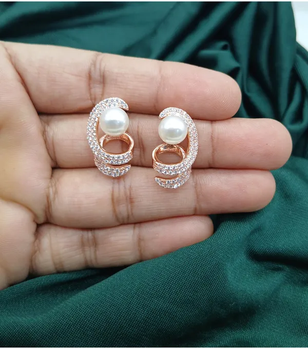 Gold_American_Diamond_Alloy_Trendy_Earring_For_Women