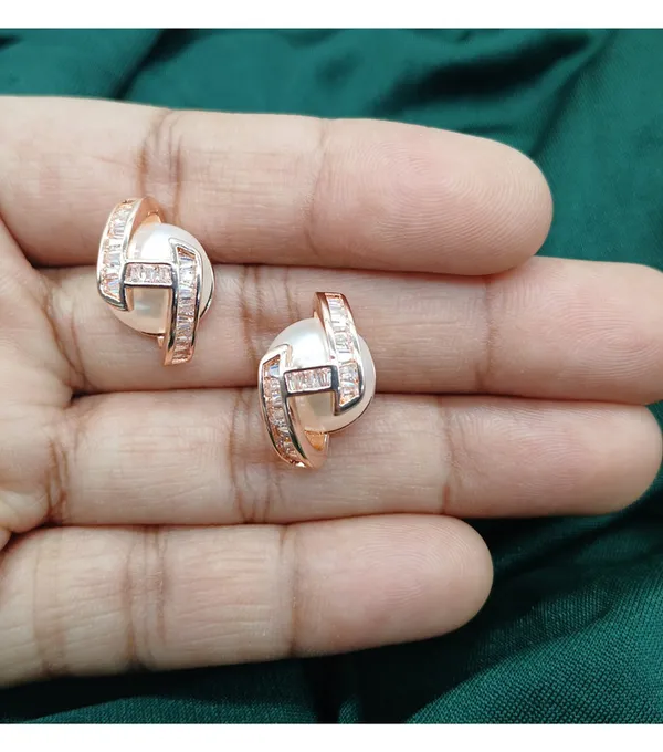 Gold_American_Diamond_Alloy_Trendy_Earring_For_Women