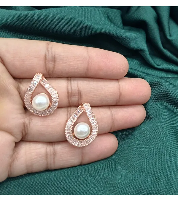 Gold_American_Diamond_Alloy_Trendy_Earring_For_Women