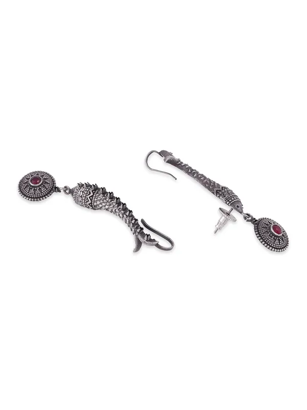Women_Silver-Toned_German_Silver_Contemporary_Fish_Shaped_Ear_Cuff