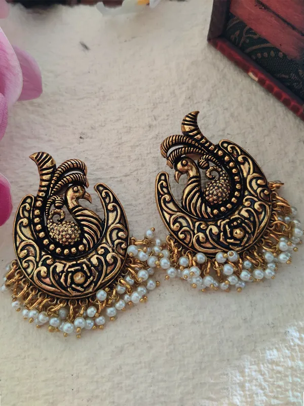 Gold-Toned_Contemporary_Drop_Earrings