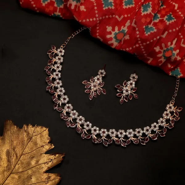 Gujju_Latest_Necklace_Set_With_Earrings_For_Girls_And_Women