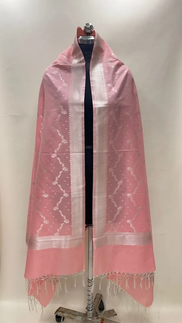 Humairah_Present_Peach_Nakli_Semi_Katan_Silk_Silver_Zari_Zig_Zag_Stripe_Zari_Border_Banarasi_Dupatta