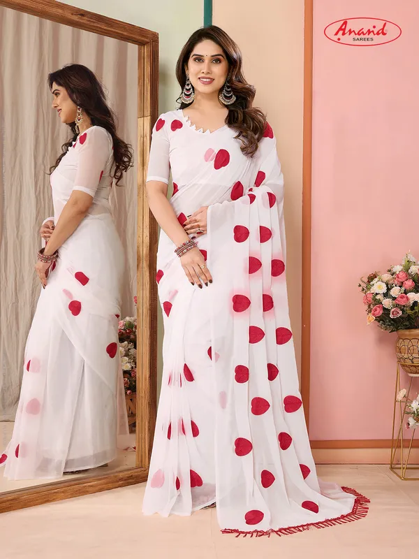 https://d1311wbk6unapo.cloudfront.net/NushopCatalogue/tr:f-webp,w-600,fo-auto/EMB103_1_0KYYGYX9X1_2024-07-13_1.jpg__Anand Saree