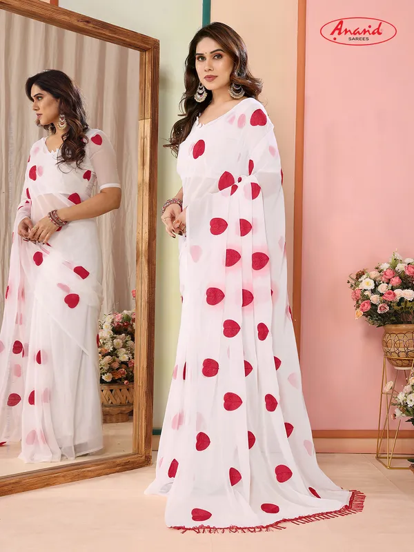 Georgette_embroidered_chiffon_saree_with_blouse_piece_(White)