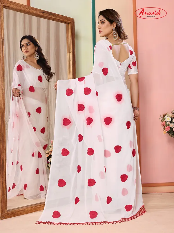 Georgette_embroidered_chiffon_saree_with_blouse_piece_(White)
