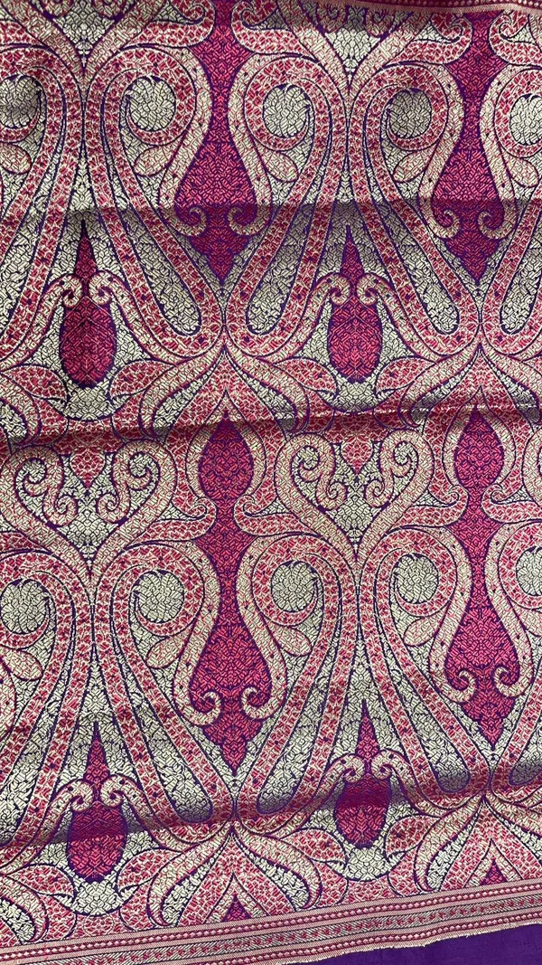 Humairah_Pure_Handwoven_Purple_Chiniya_Silk_Gold_Zari_Booti_Paisley_Mina_Anchal_with_Paisley_Mina_Zari_Border_Banarasi_Saree_with_Purple_Blouse_piece