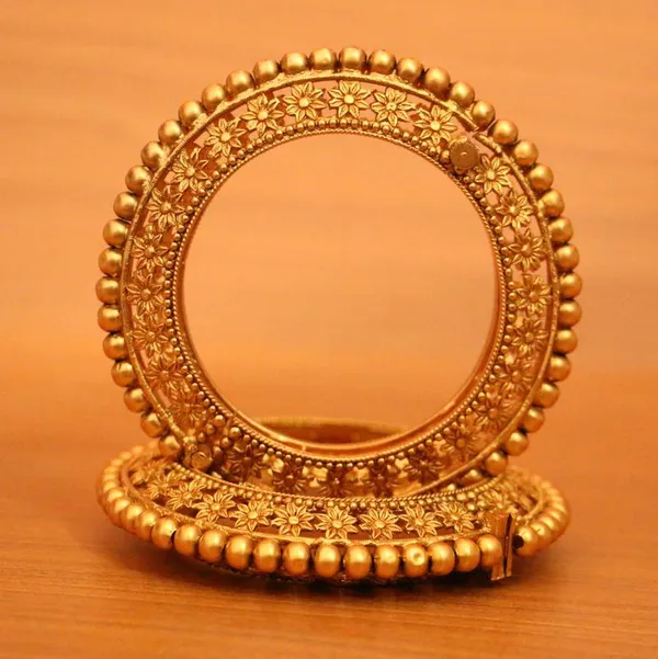 Antique_Matt_Gold_Plated_Flower_Look_Pacheli_Bangles