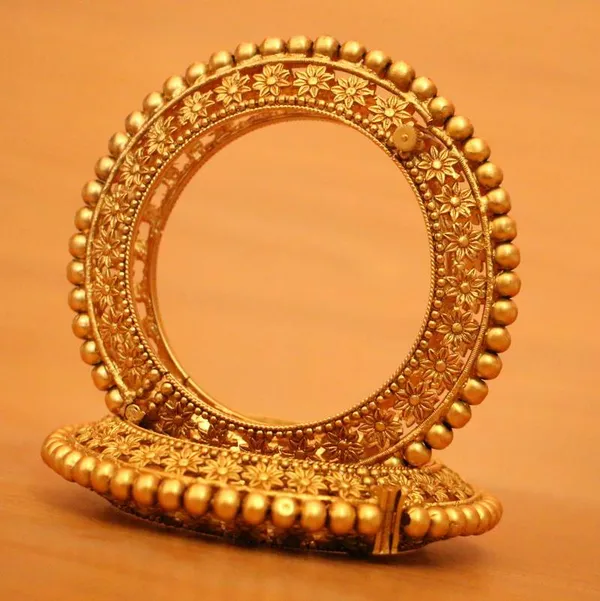 Antique_Matt_Gold_Plated_Flower_Look_Pacheli_Bangles