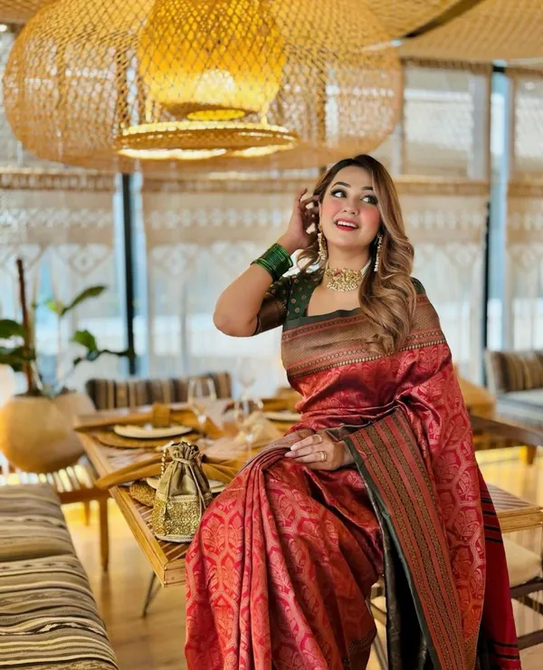 Maroon_Soft_Silk_Saree_With_Blouse_Piece_For_Women
