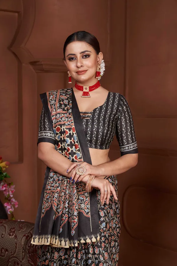 Ikkat_Print_Pure_Soft_Cotton_saree_With_Blouse_Piece