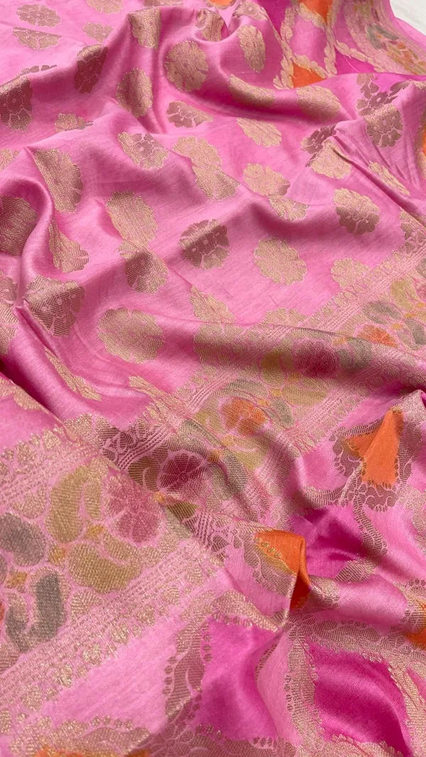 Humairah_Pure_Handloom_Baby_Pink_Cotton_Silk_Zari_Booti_with_Rangkaat_Banarasi_Zari_Hand_Painted_Floral_Pallu_and_Zari_Border_with_Baby_Pink_Blouse