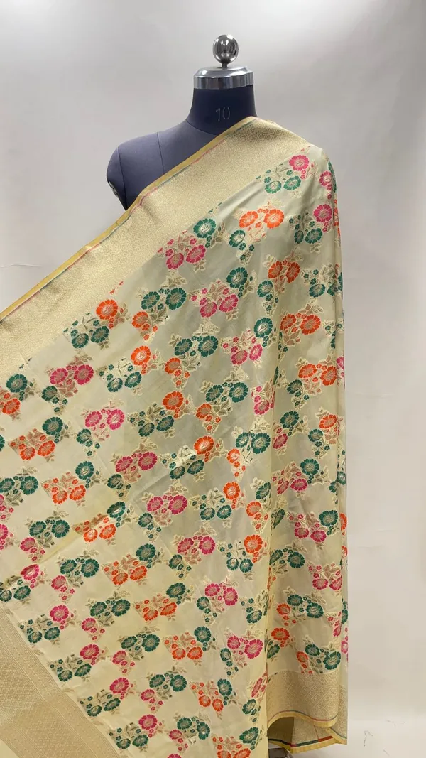 Humairah_Presents_Off-White_Semi_Katan_Silk_Floral_Mina_Zari_Jaal_With_Banarasi_Zari_Border_Banarasi_Dupatta