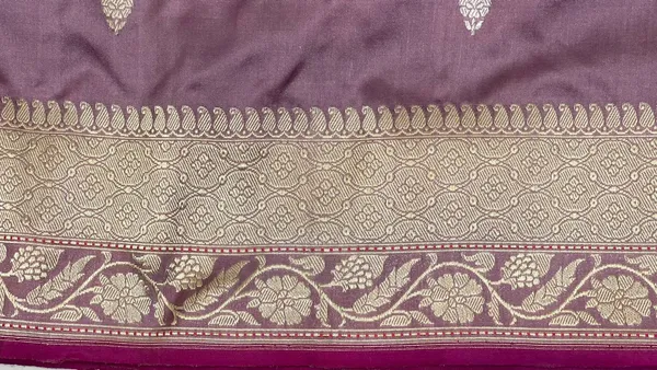 Humairah_Pure_Silk_Handloom_Mauve_Katan_Silk_Kadhwa_Sona_Rupa_Floral_Zari_Booti_with_Kadhwa_Gold_Floral_Zari_Anchal_and_Golden_Stripe_Mauve_Blouse