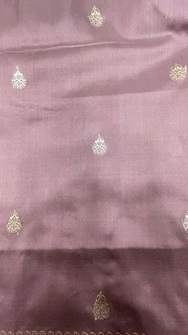 Humairah_Pure_Silk_Handloom_Mauve_Katan_Silk_Kadhwa_Sona_Rupa_Floral_Zari_Booti_with_Kadhwa_Gold_Floral_Zari_Anchal_and_Golden_Stripe_Mauve_Blouse
