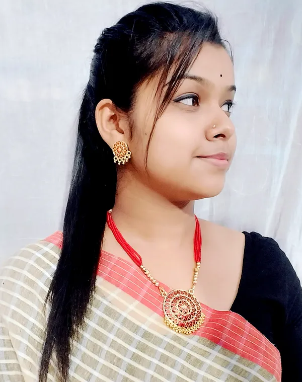 Assamese_Traditional_Gold_Plated_Red_Color_Japi_Tassel_Jewellery_Set_For_Women_&_Girl
