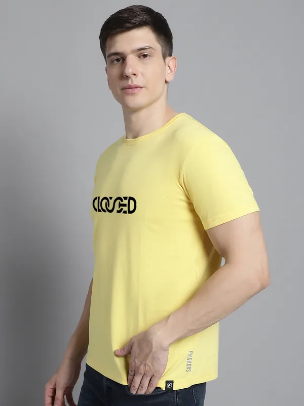 Yellow_Cotton_Closed_Print_Round_Neck_T-Shirt_For_Men