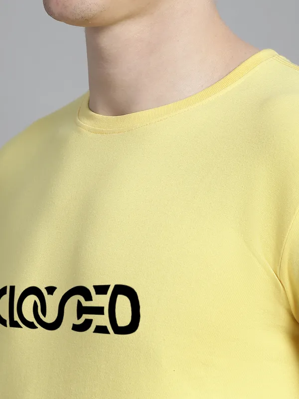 Yellow_Cotton_Closed_Print_Round_Neck_T-Shirt_For_Men