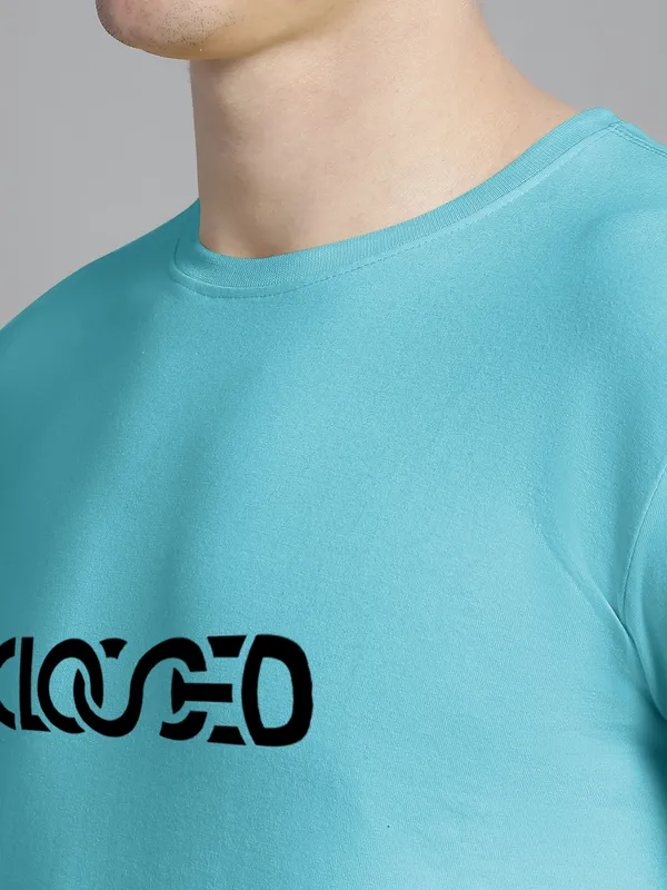 Turquoise_Blue_Cotton_Closed_Print_Round_Neck_T-Shirt_For_Men