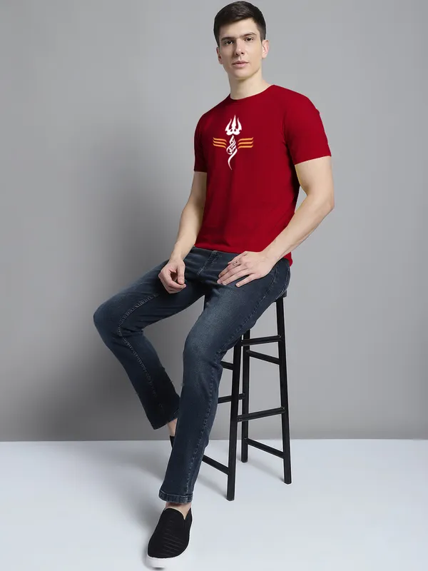 Pack_of_2_Maroon_&_Navy_Blue_Cotton_Rib_Trimmed_Neckline_Printed_T-Shirt_For_Men