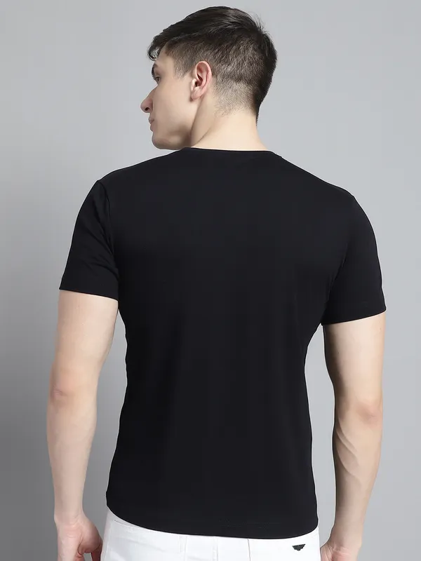 Pack_of_2_Black_&_White_Cotton_Round_Neck_T-Shirt_For_Men