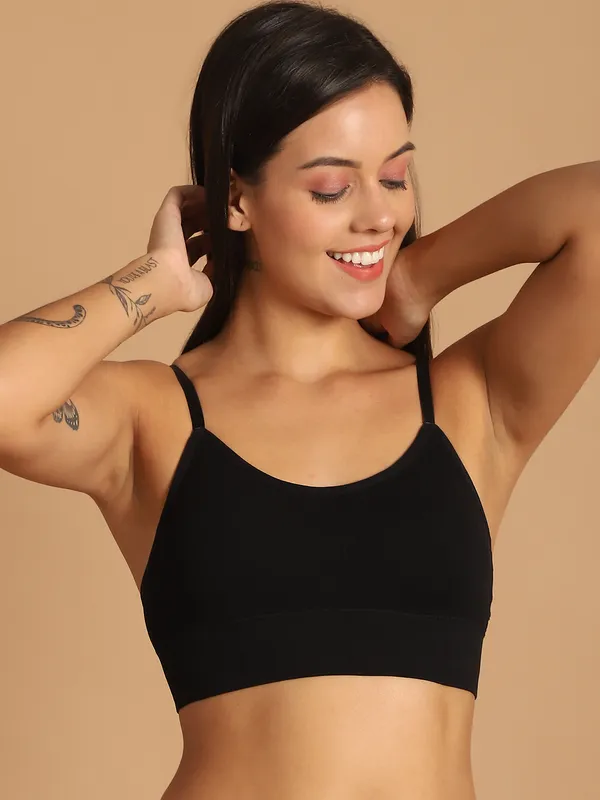 Black_Polyster_Sealess_Padded_Bra_For_Women