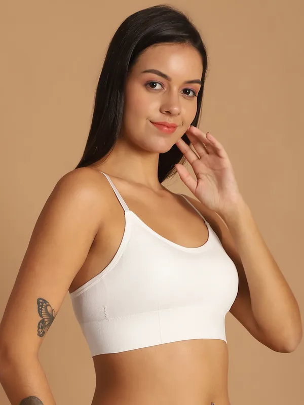White_Polyster_Sealess_Padded_Bra_For_Women