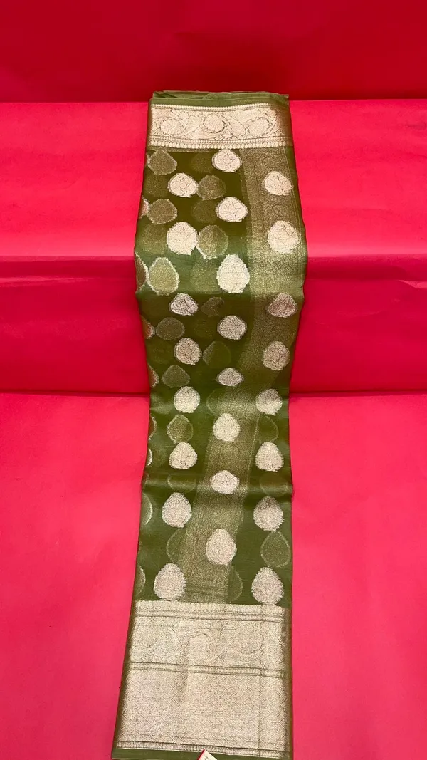 Humairah_Pure_Handloom_Olive_Organza_Zari_Boota_with_Antique_Golden_Zari_Kadiyal_with_Banarasi_Broad_Border_with_Olive_Blouse
