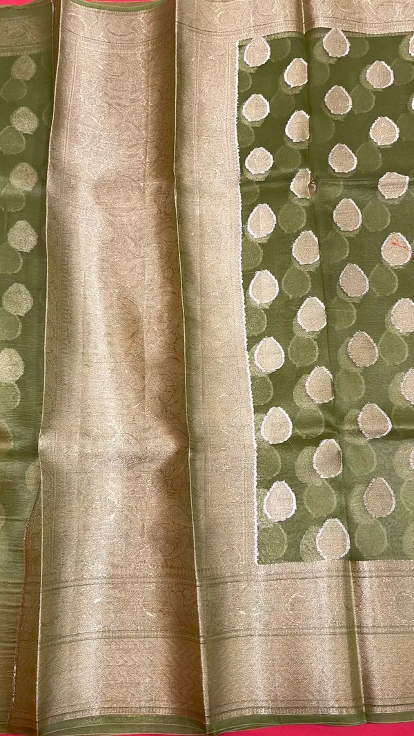 Humairah_Pure_Handloom_Olive_Organza_Zari_Boota_with_Antique_Golden_Zari_Kadiyal_with_Banarasi_Broad_Border_with_Olive_Blouse