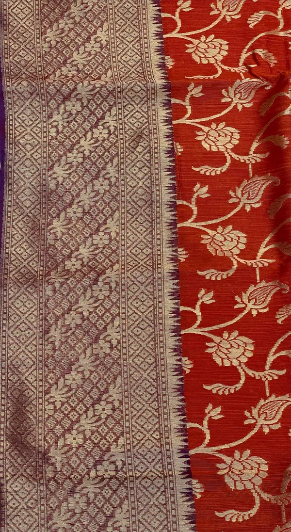 Humairah_Pure_Handloom_Red_Cotton_Linen_Golden_Zari_Floral_Tilfi_Jaal_with_Contrast_Blue_Ada_Stripe_Zari_Pallu_and_Border_with_Blue_Blouse