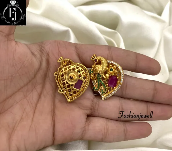 Trendy_Peacock_design_Ear_stud