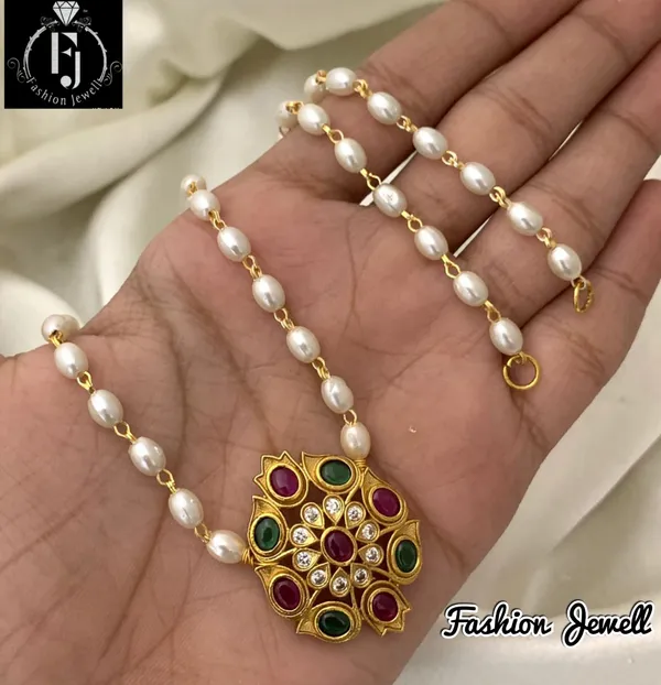 Stunning_Pendant_with_single_line_Pearl_Mala