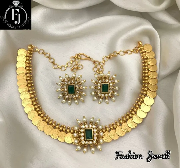Classy_Matte_finish_Pendant_with_Micro_gold_Polish_Lakshmi_Necklace_set