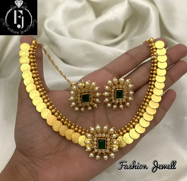 Classy_Matte_finish_Pendant_with_Micro_gold_Polish_Lakshmi_Necklace_set