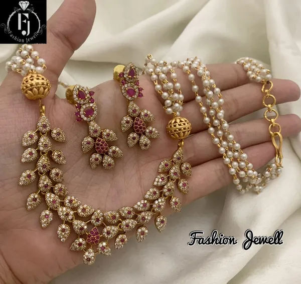 Ethnic_Ad_Matte_Leaf_Pendant_Pearl_Mala_set