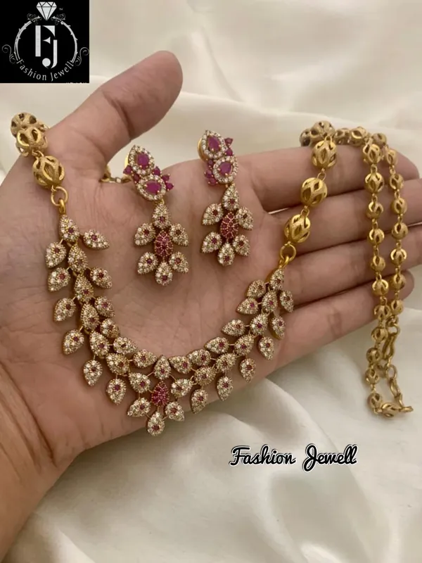 Elegant_Leaf_Design_Ball_Chain_Necklace_Set_For_Women.