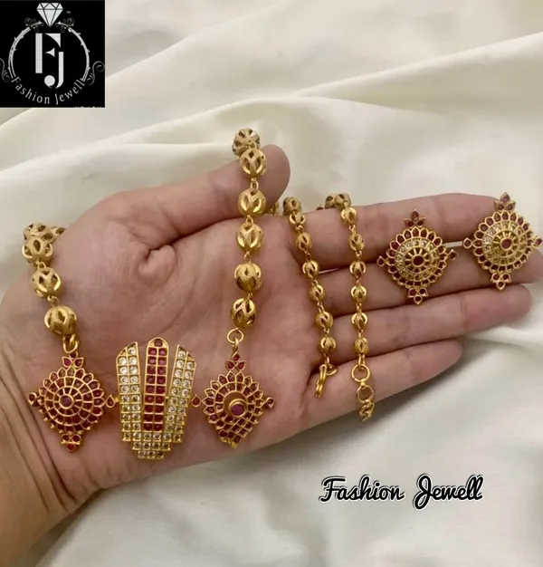 Ethnic_Perumal_Design_Ball_Chain_Necklace_Set_For_Women.
