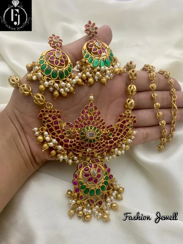 Ethnic_South_Indian_Style_Pendent_Style_Necklace_Set_For_Women.