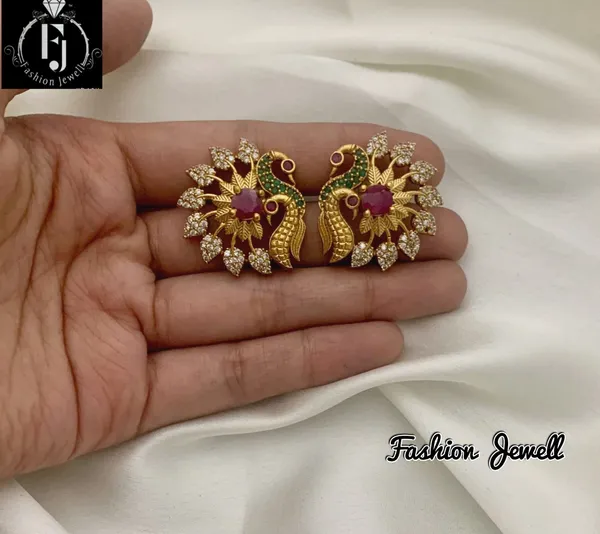 LYRA_ANTIQUE_EAR_STUD