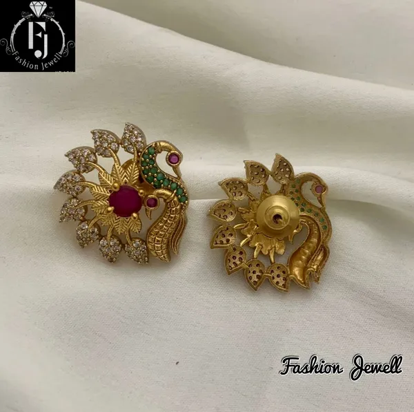 LYRA_ANTIQUE_EAR_STUD
