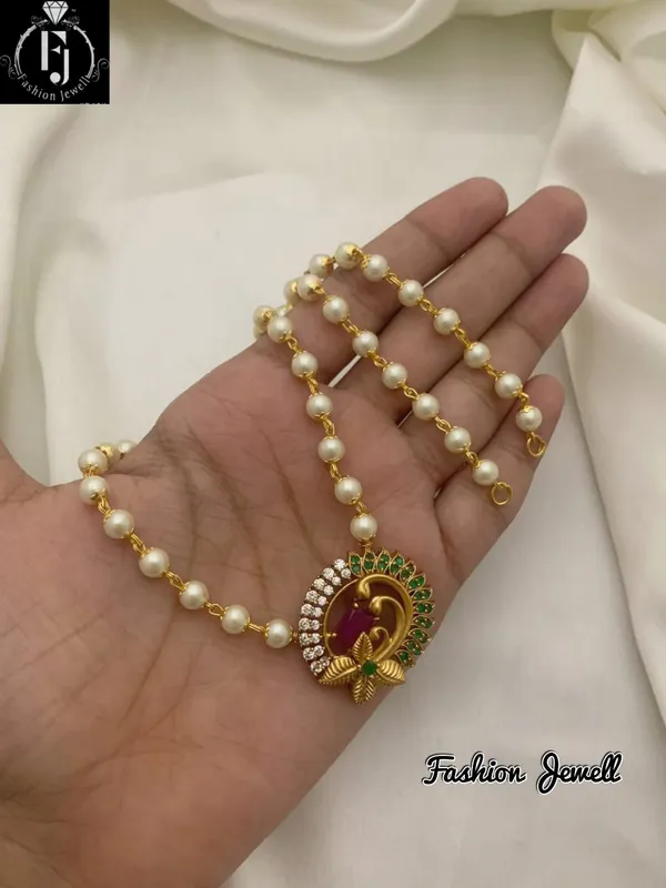 AISHA_STATEMENT_PEARL_STRING_NECKLACE