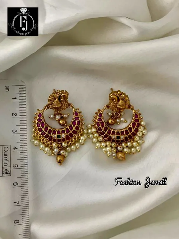 Liza_Pearl_Hanging_Earrings