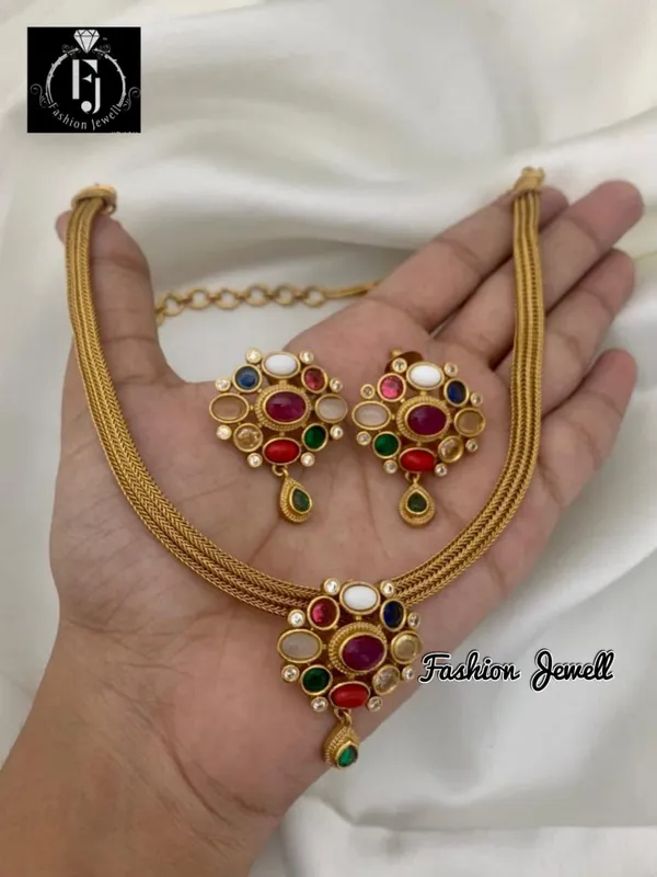 Moni_Navratna_Style_Necklace_Set