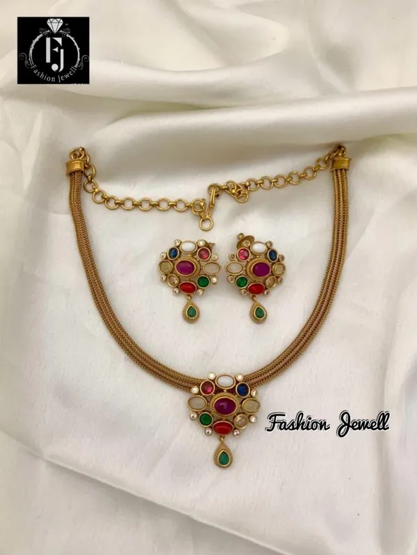Moni_Navratna_Style_Necklace_Set