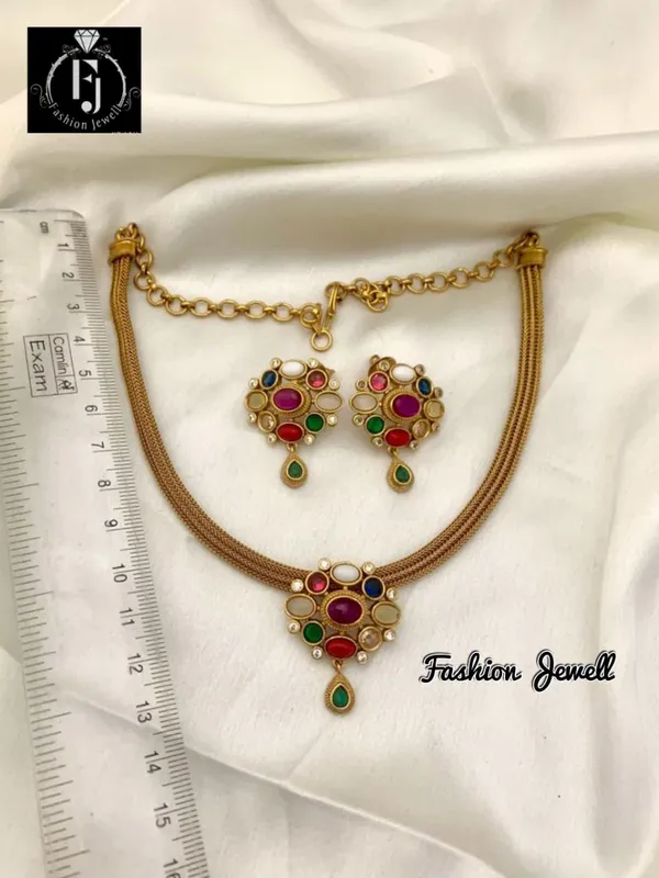 Moni_Navratna_Style_Necklace_Set