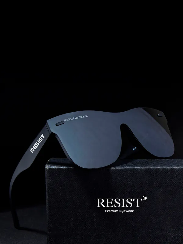 Black_Polarised_And_UV_Protected_Wayfarer_Sunglasses_For_Men_&_Women