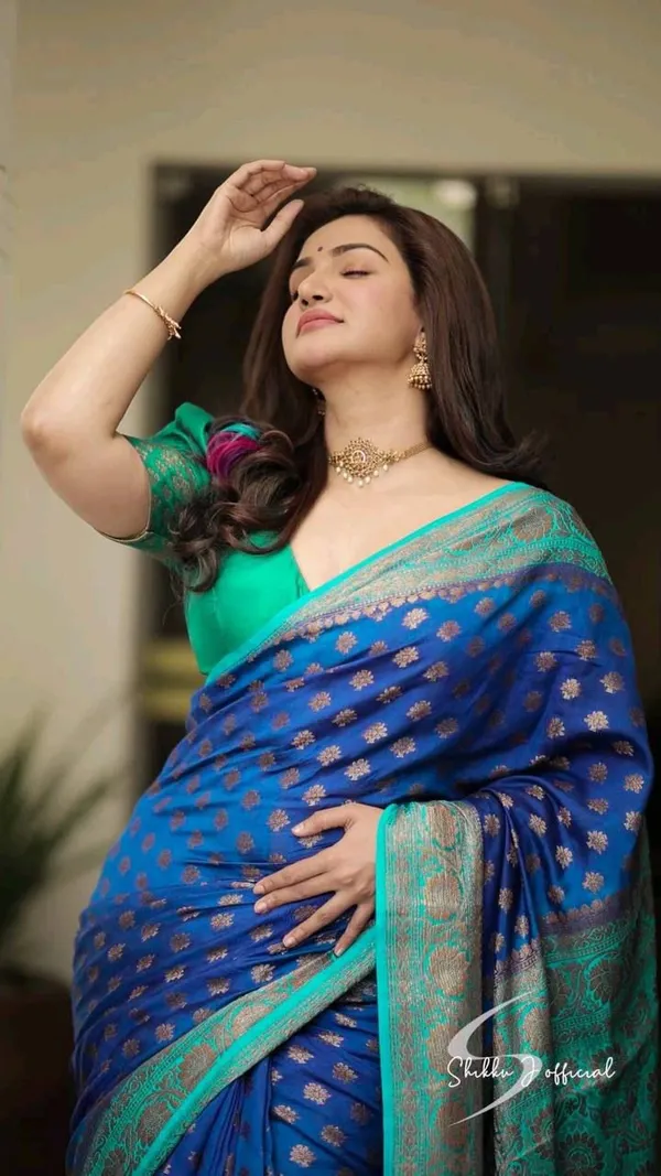 Blue_Soft_Lichi_Silk_Saree_With_Unstitched_Blouse_For_Women