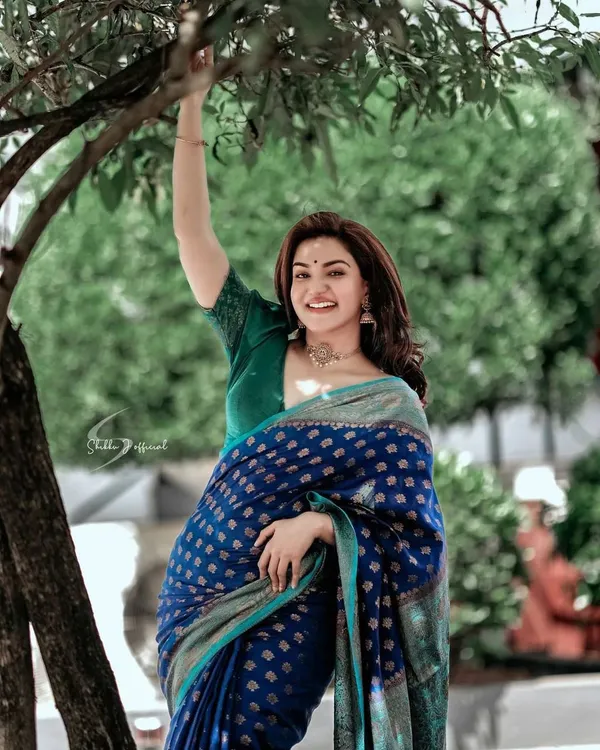 Blue_Soft_Lichi_Silk_Saree_With_Unstitched_Blouse_For_Women
