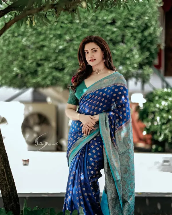 Blue_Soft_Lichi_Silk_Saree_With_Unstitched_Blouse_For_Women